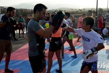 Exhibición del Club Kick Boxing en el muelle de Melenara (Foto Francisco Javier Santana)